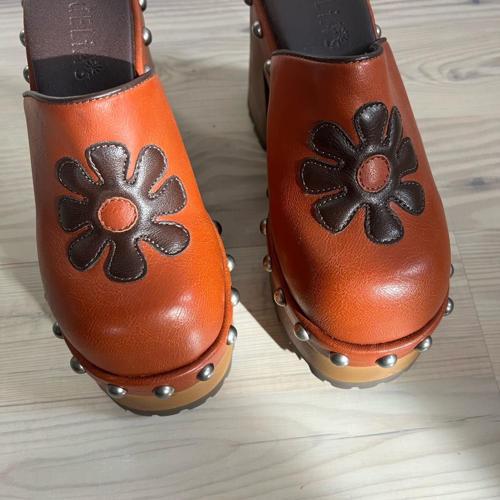 dELiA*s Brown Studded Platform Clogs - Picture 4 of 8